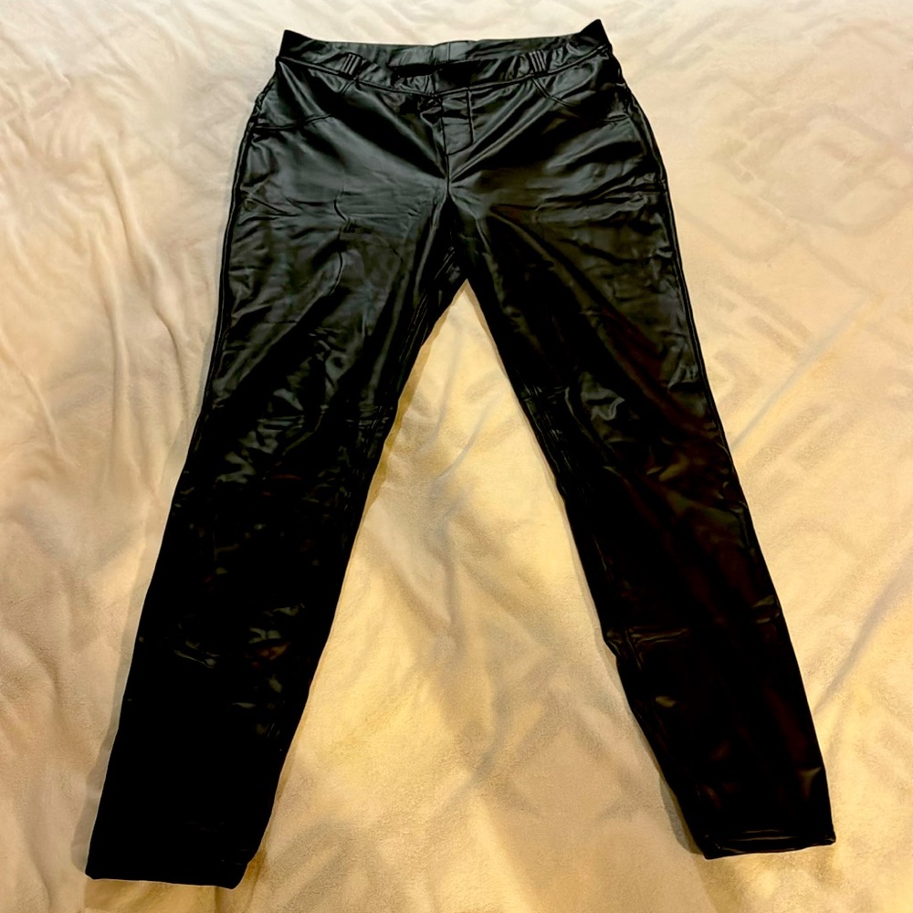 🔮 Black Faux Leather Leggings 🔮